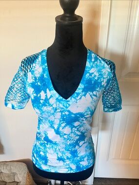 VENUS Blue Tie-Dye V-Neck Short Sleeve Top